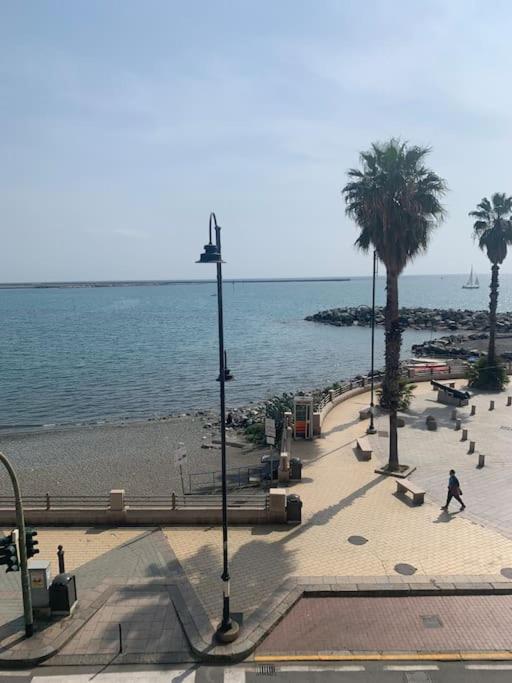 Apartamento Loft 53 Waterfront Of Genova Pegli Exterior foto